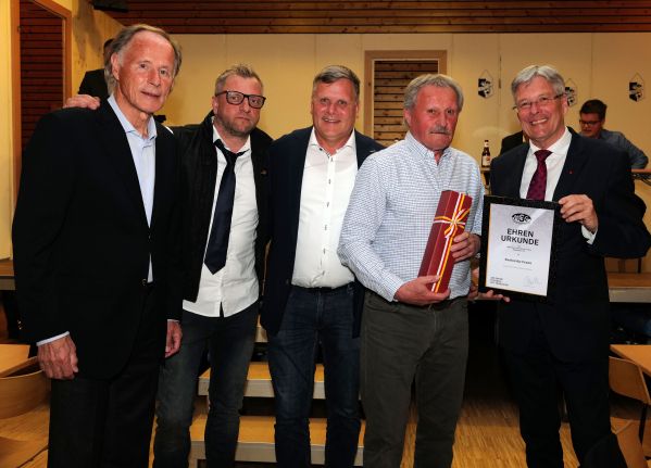 v.l.n.r. ASVÖ-Präsident Dr. Christoph Schasché; Andreas Glantschnig (MSC-Präsident); Christian Erlacher (MSC-Obmann); Franz Karlovsky (Geehrter); LH Dr. Peter Kaiser | © LPD Kärnten/Höher