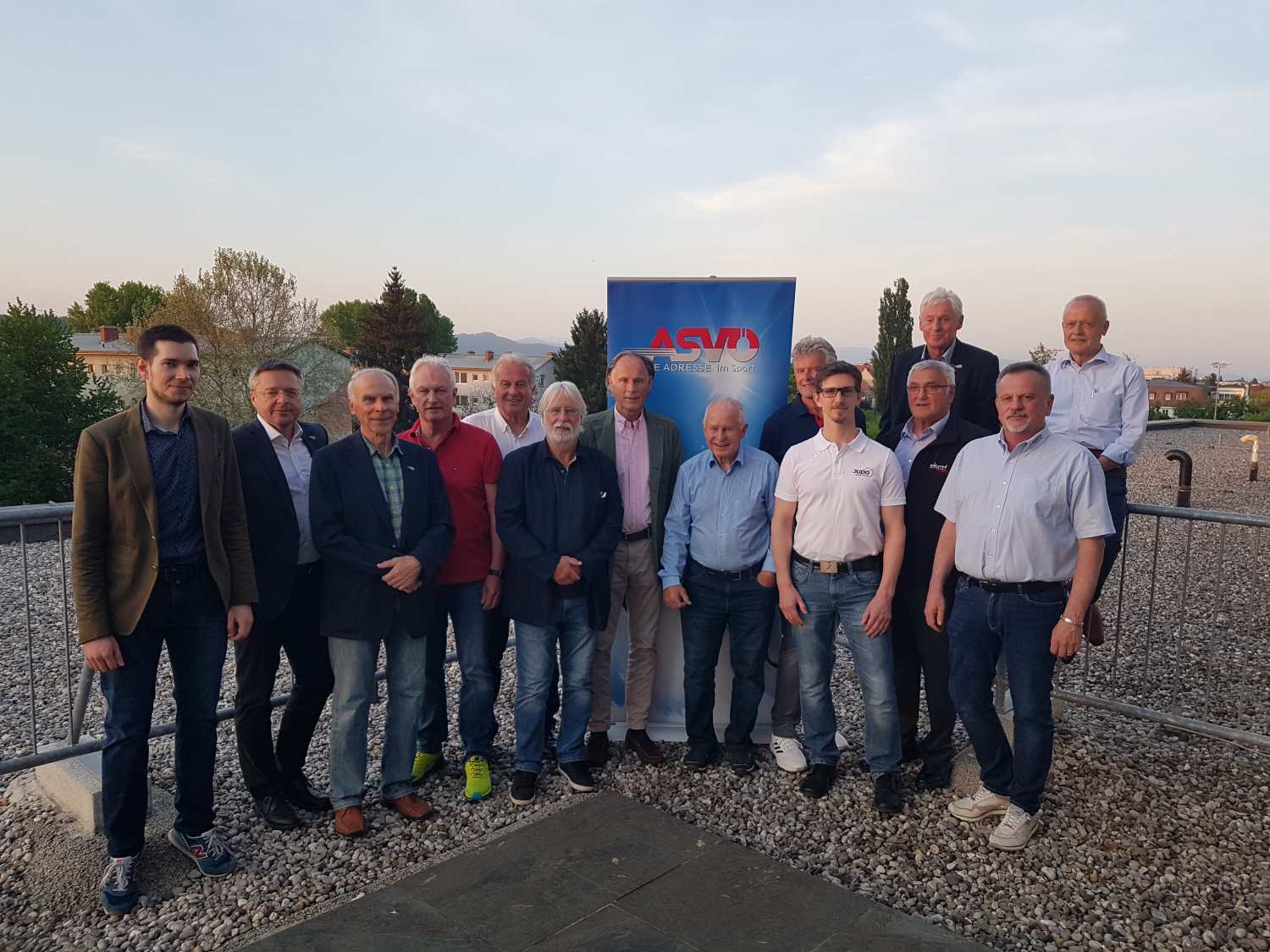 v.l.n.r.: K. Hackl, K. Puaschunder, W. Probst, F. Süssenbacher, H. Enzi, G. Rebernig, Präsident Dr. Chr. Schasché, H. Steindl, M. Ohler, M. Hinteregger, J. Matschitsch, Vizepräs. O. Weiß, W. Oswald, J. Lamprecht // © R. Katz / ASVÖ Kärnten