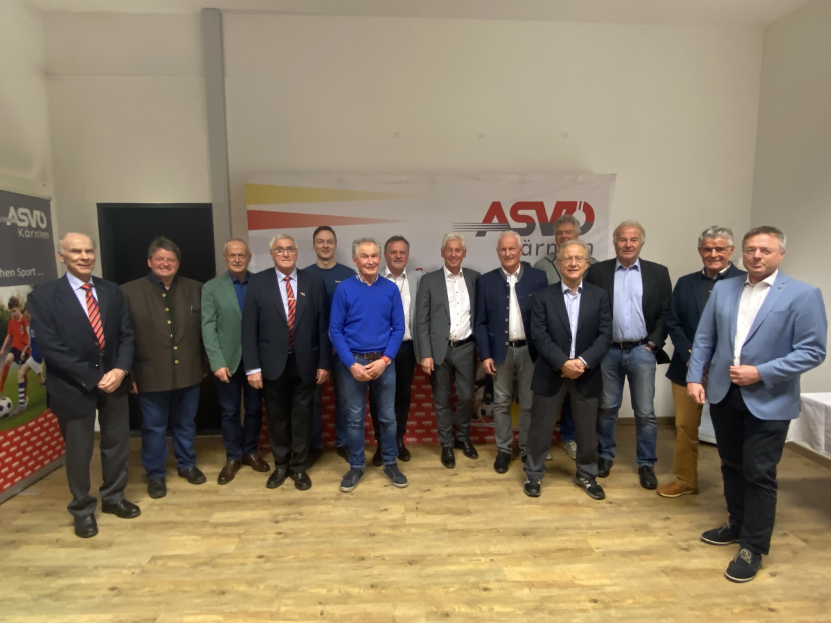 v.l.n.r.: W. Probst, G. Stranig, J. Lamprecht, J. Matschitsch, H-P. Auernig, W. Hribernig, W. Oswald, Vorstandsmitglied O. Weiß, F. Süßenbacher, G. Tonn, M. Ohler, H. Enzi, F. Kendi, Vorstandsmitglied K. Puaschunder | © K. Hackl | ASVÖ Kärnten