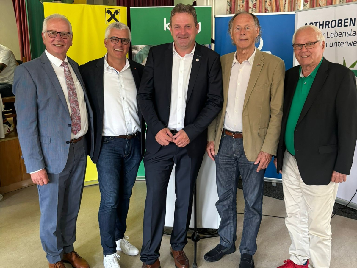 © LSVK v.r.n.l.: Ing. Reinhard Rohr, Mag. Gerhard Brüggler, Dieter Mörtel, ASVÖ-Präsident Dr. Schasché und ASKÖ-Präsident Anton Leikam