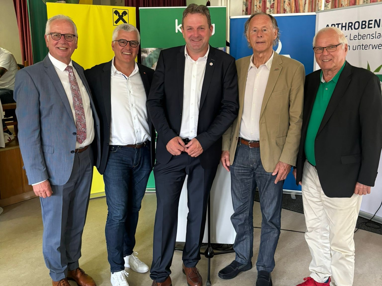 © LSVK v.r.n.l.: Ing. Reinhard Rohr, Mag. Gerhard Brüggler, Dieter Mörtel, ASVÖ-Präsident Dr. Schasché und ASKÖ-Präsident Anton Leikam