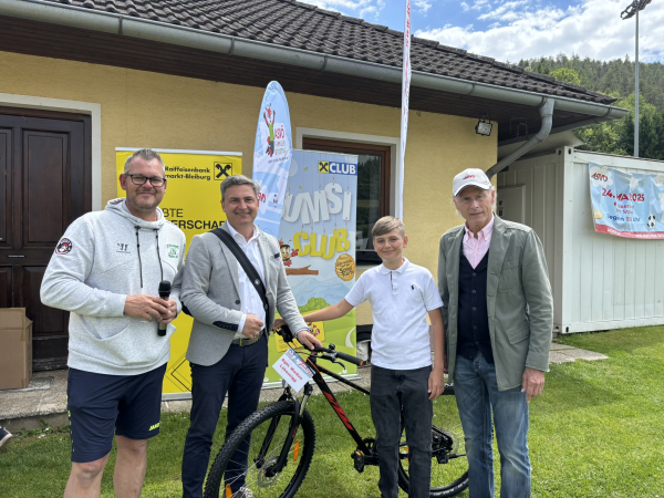 © ASVÖ Kärnten - v.l.n.r: Damir Rasinger (Moderator); MBA, Markus Lakounigg (Bürgermeister Völkermarkt); Benjamin (Gewinner Hauptpreis); Dr. Christoph Schasché (ASVÖ Kärnten Präsident);