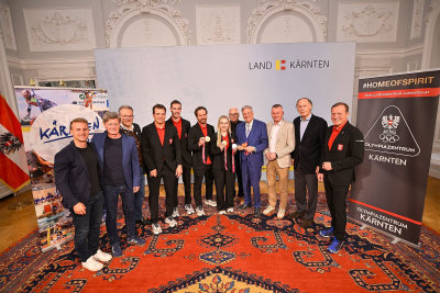 © LPD Kärnten/Helge Bauer, v.l.n.r. Hanno Douschan, Arno Arthofer, Nico Pajantschitsch, Thomas Grochar, Markus Salcher, Elina Stary, Josef Pleikner, LH Peter Kaiser, Anton Laikam, Günter Leikam,n Christoph Schasché, Ulrich Zafoschnig