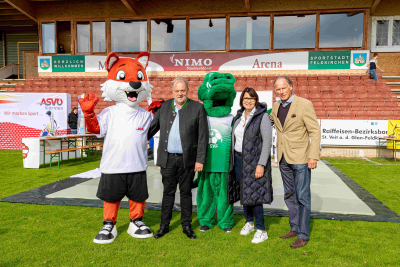 v.l.n.r.: Martin Treffner (Bürgermeister Stadtgemeinde Feldkirchen), Ingrid Maier (Obfrau SV Feldkirchen) , Dr. Christoph Schasché (Präsident des ASVÖ Kärnten)