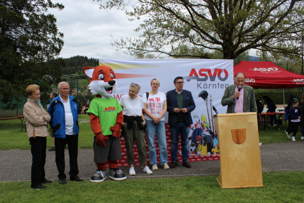 v.l.n.r.: Maria Lebitsch, Werner Lebitsch (Obmann Spittaler Turnverein), FILU (ASVÖ Maskottchen), Angelika Hinteregger (Vizebürgermeisterin Spittal/Drau), Almut Smoliner (Stadträtin),  LAbg. Christoph Staudacher (Sportstadtrat Spittal/Drau), Dr. Christoph Schasché (Präsident des ASVÖ Kärnten)