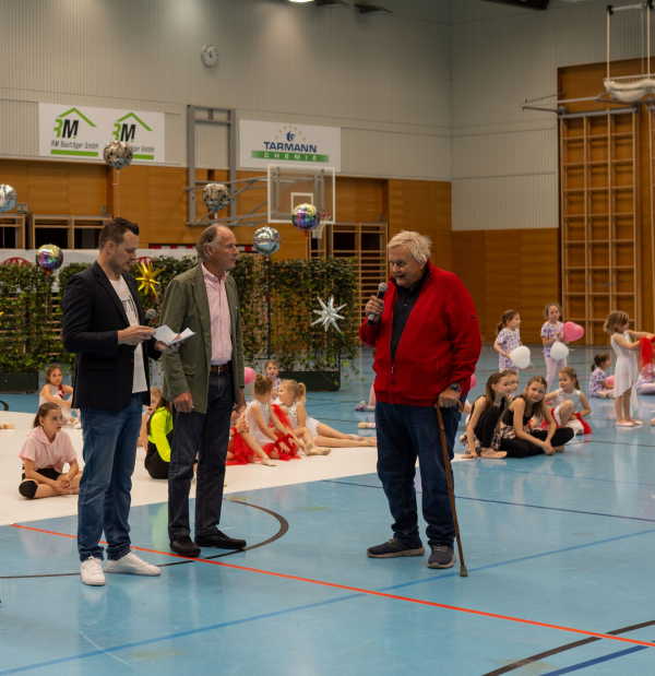 © KAC Handball & Dance v.r.n.l.: Patrick Jochum, ASVÖ Präsident Dr. Schasché, EC KAC Präsident Dr. Safron